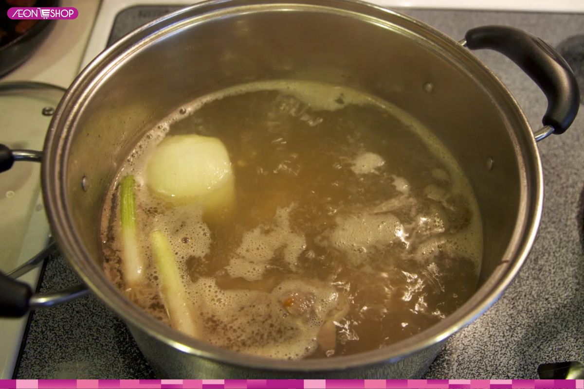 Hầm nước xương làm nước lẩu