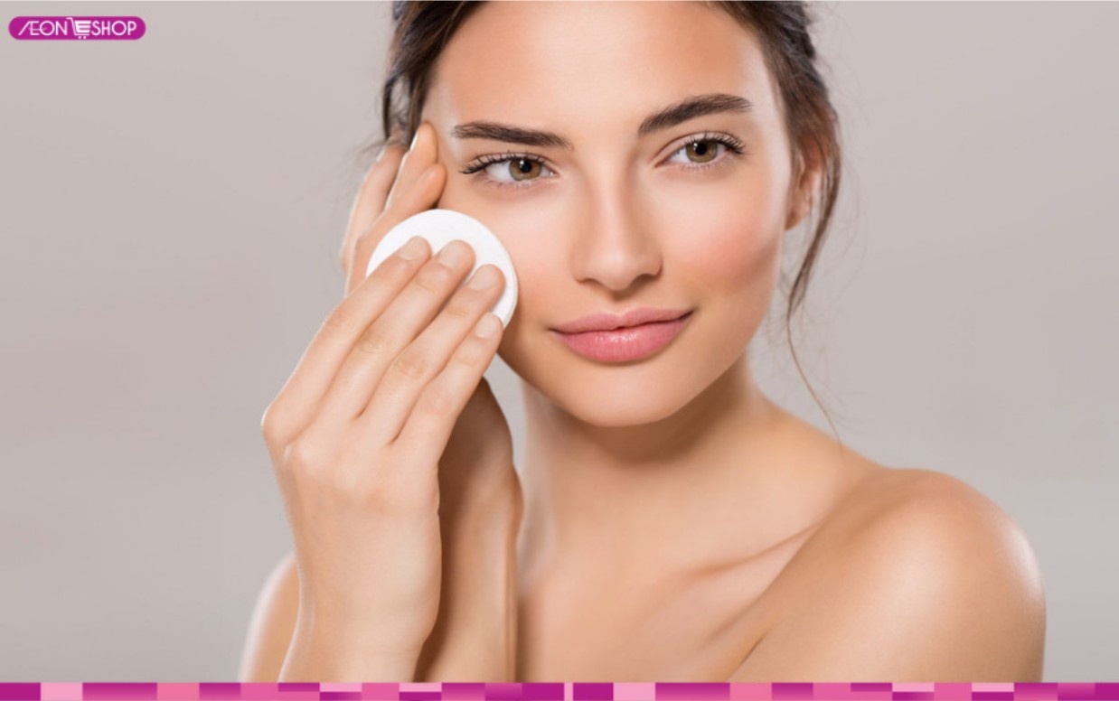 Bước tẩy trang trong các bước dưỡng da cơ bản