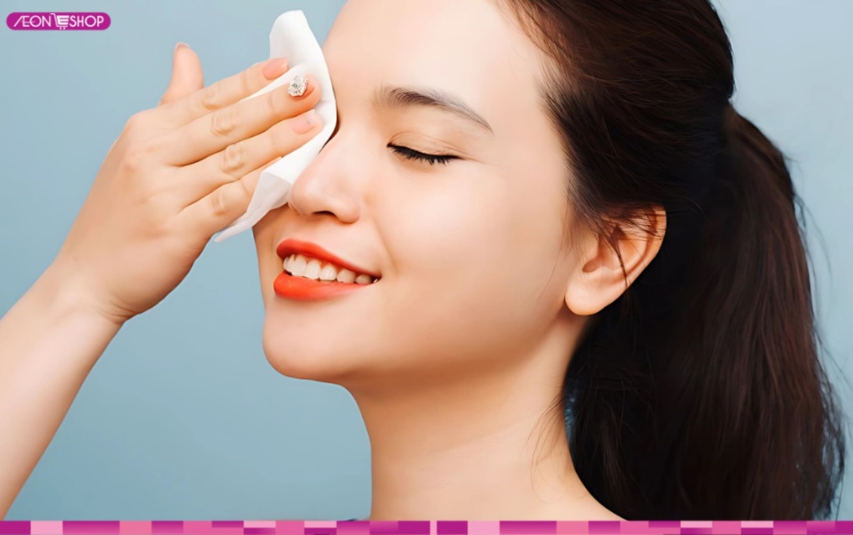 Tẩy trang là bước skincare quan trọng cho da dầu mụn