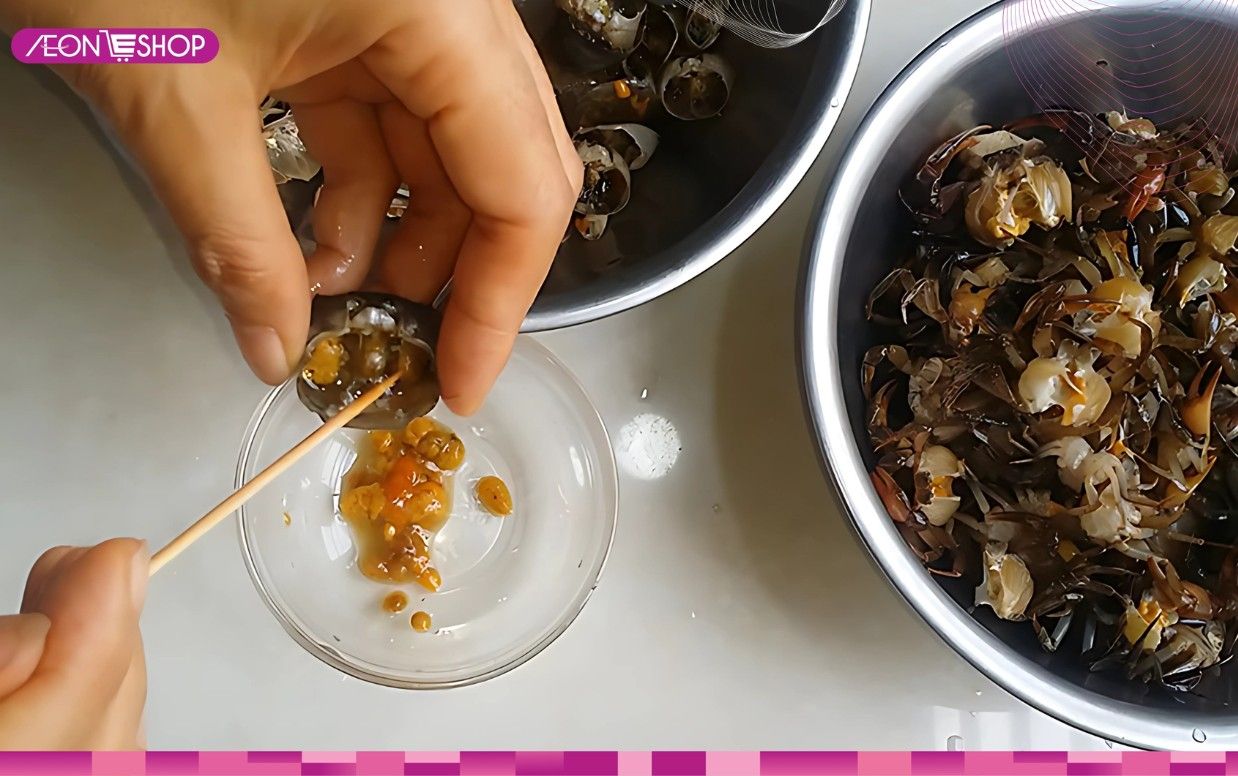 Làm sạch gạch cua đồng