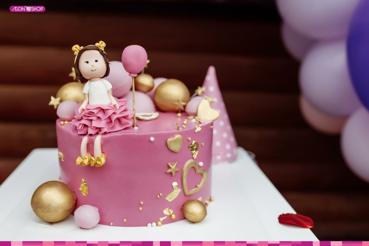 Mẫu bánh sinh nhật cho bé gái màu hồng đáng yêu