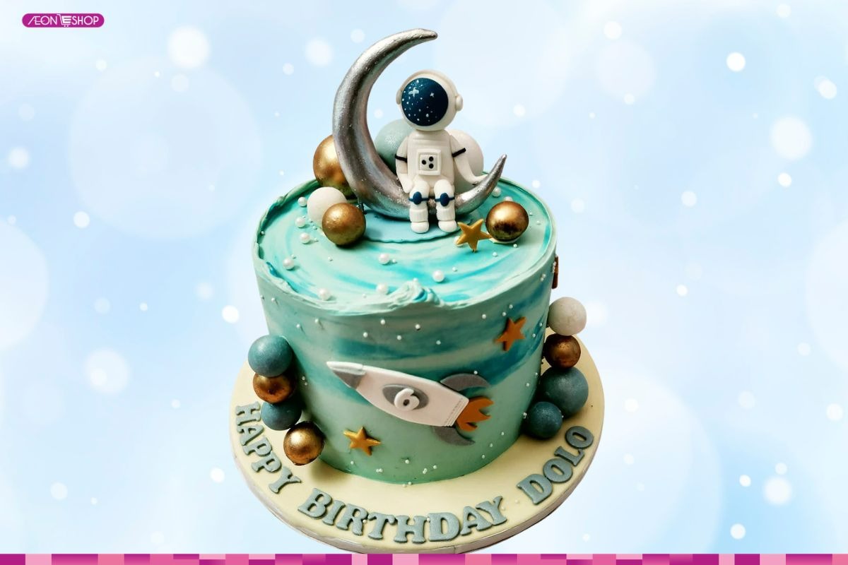 Mẫu bánh kem sinh nhật phi hành gia