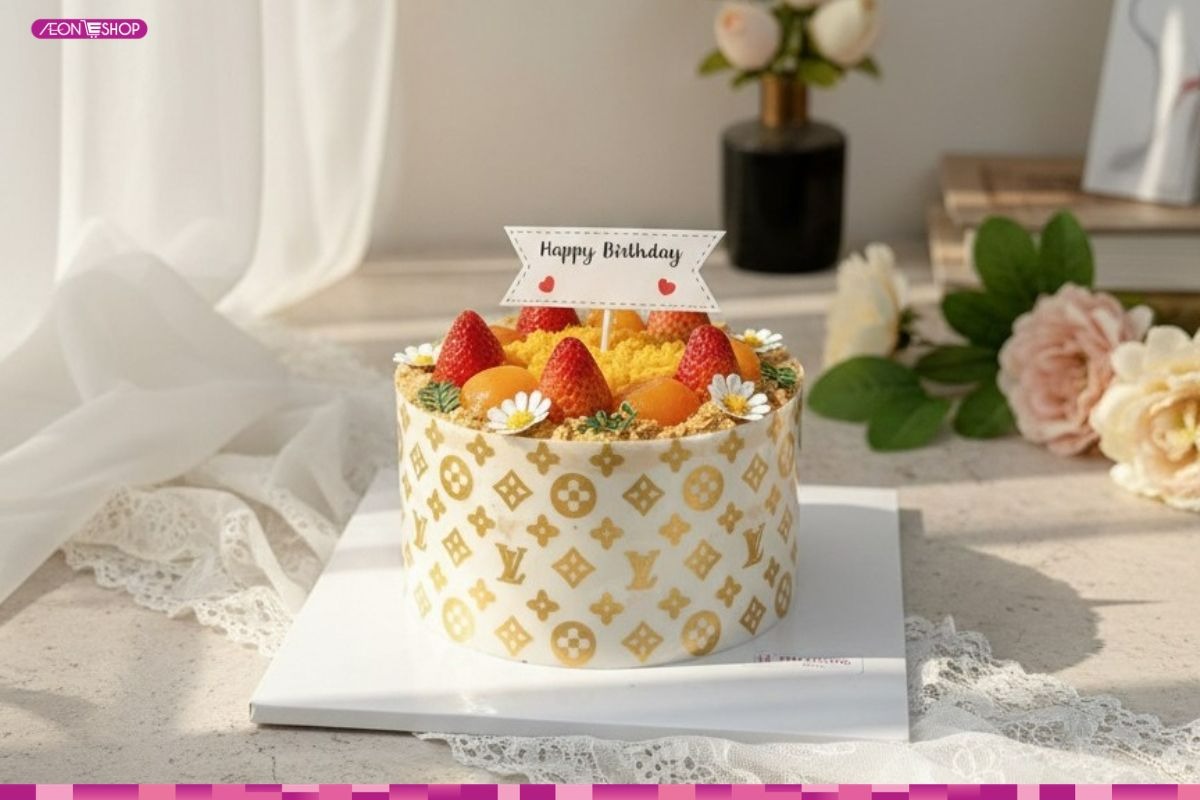 Bánh sinh cho chị em gái trang trí trái cây