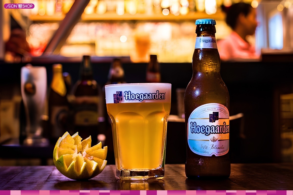 Vị bia Hoegaarden thanh ngọt tự nhiên thường được uống kèm một lát cam tươi.