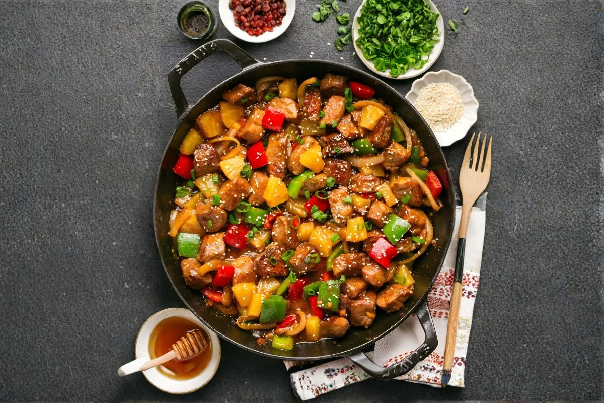 Thành phẩm món bò xào ớt chuông dứa thơm ngon khó cưỡng