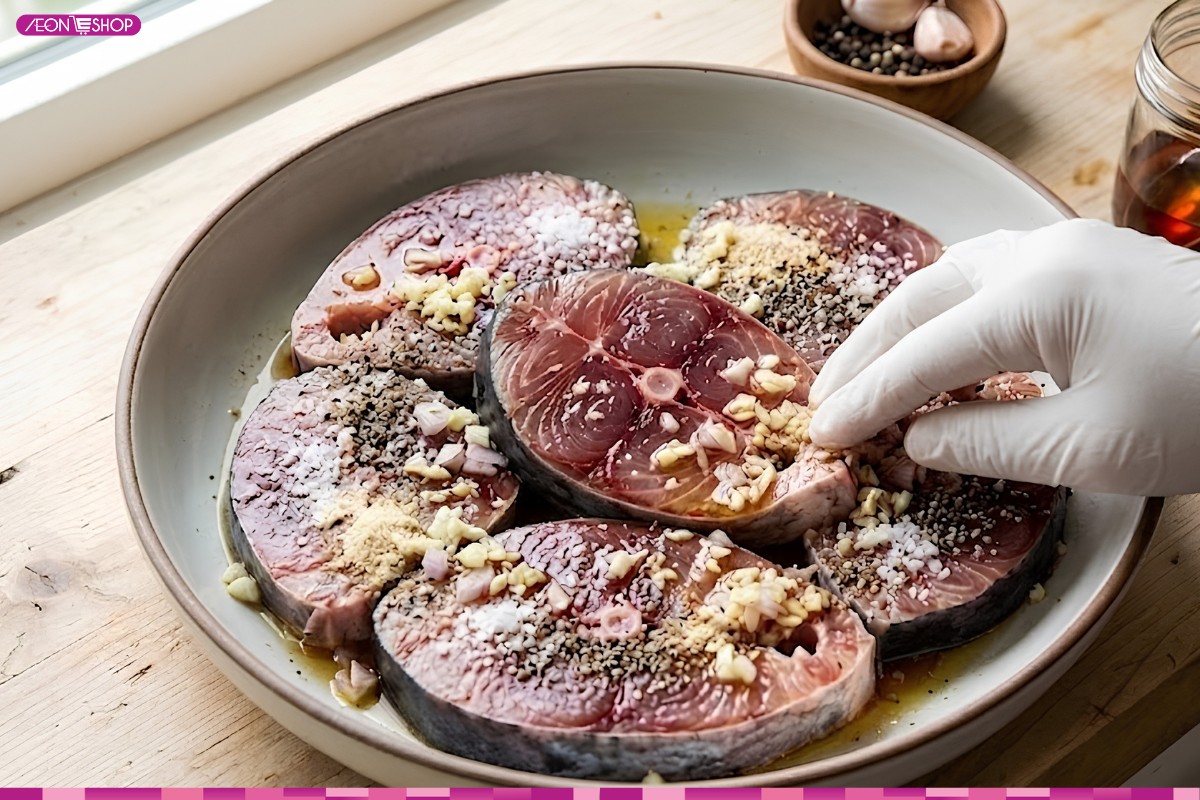 Ướp cá ngừ khoảng 20 - 30 phút