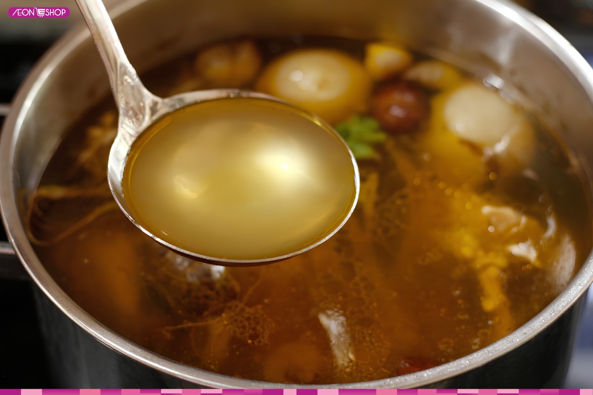 Ninh xương bò cùng gừng, hành tím và hành tây nướng