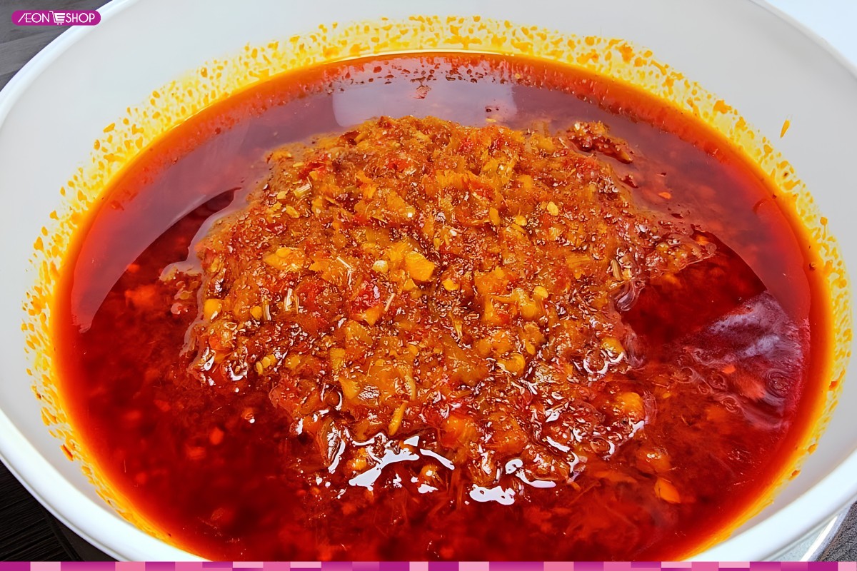 Làm sa tế ăn kèm bún xương bò