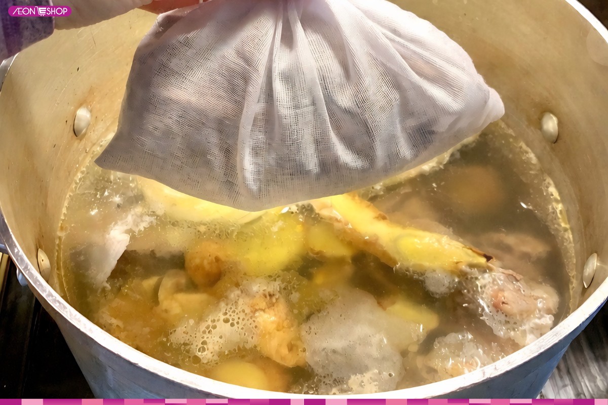 Nấu nước dùng với các loại thảo mộc