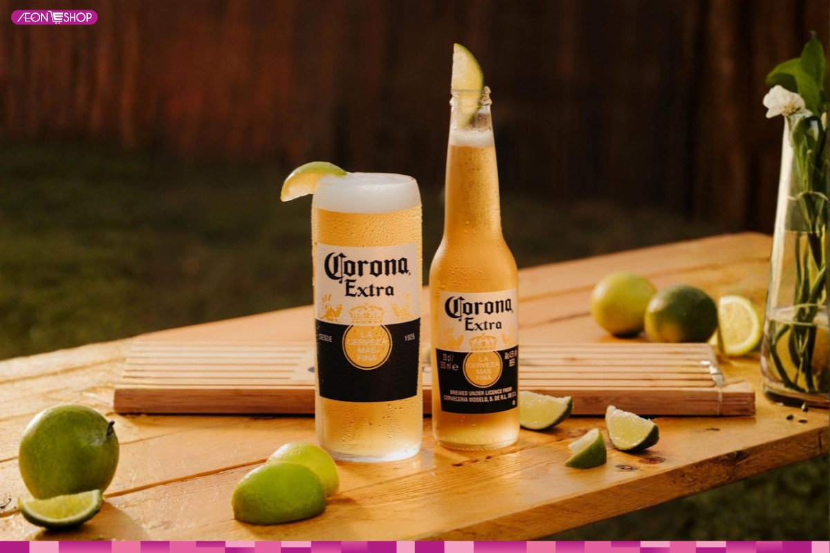 Chai bia thiết kế trong suốt “phô” trọn màu sắc tươi mát của bia Corona