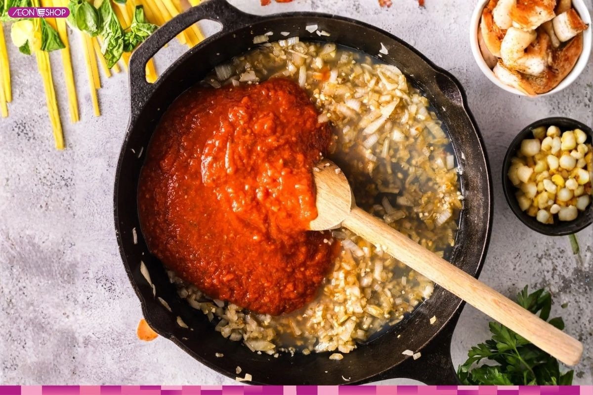 Làm nước sốt cà chua cho món mì cua