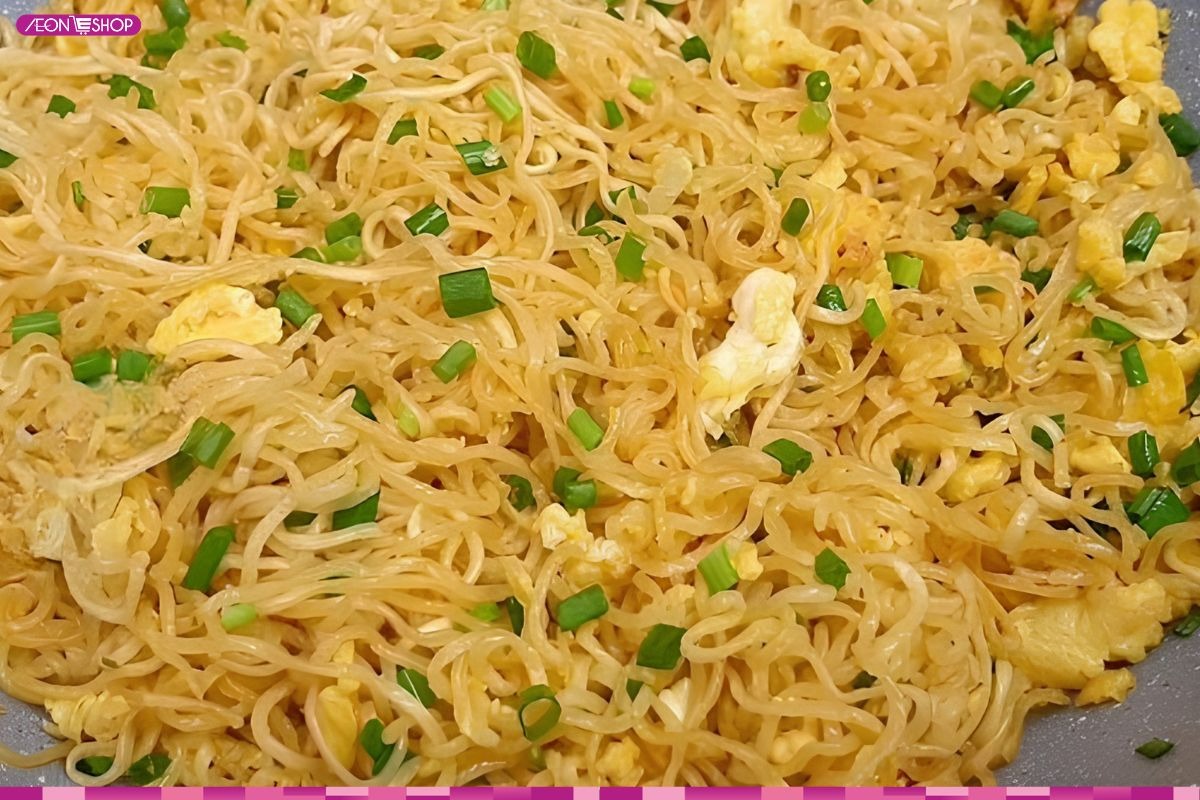 Xào mì và trứng gà