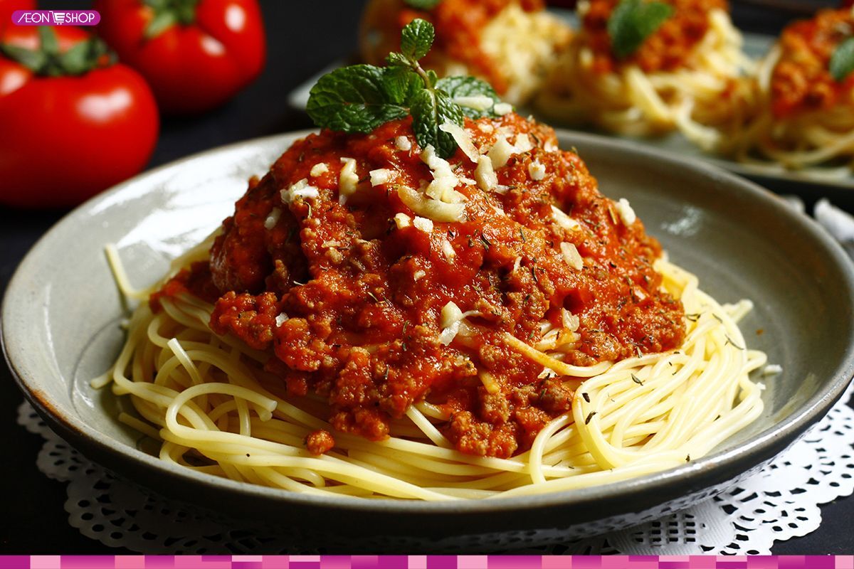 Món mì Ý sốt bò bằm ngon hơn khi kết hợp cùng phô mai bào sợi