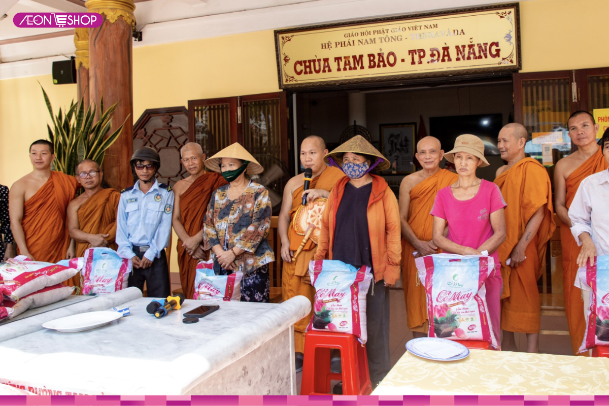 Làm việc thiện và giúp đỡ người khác