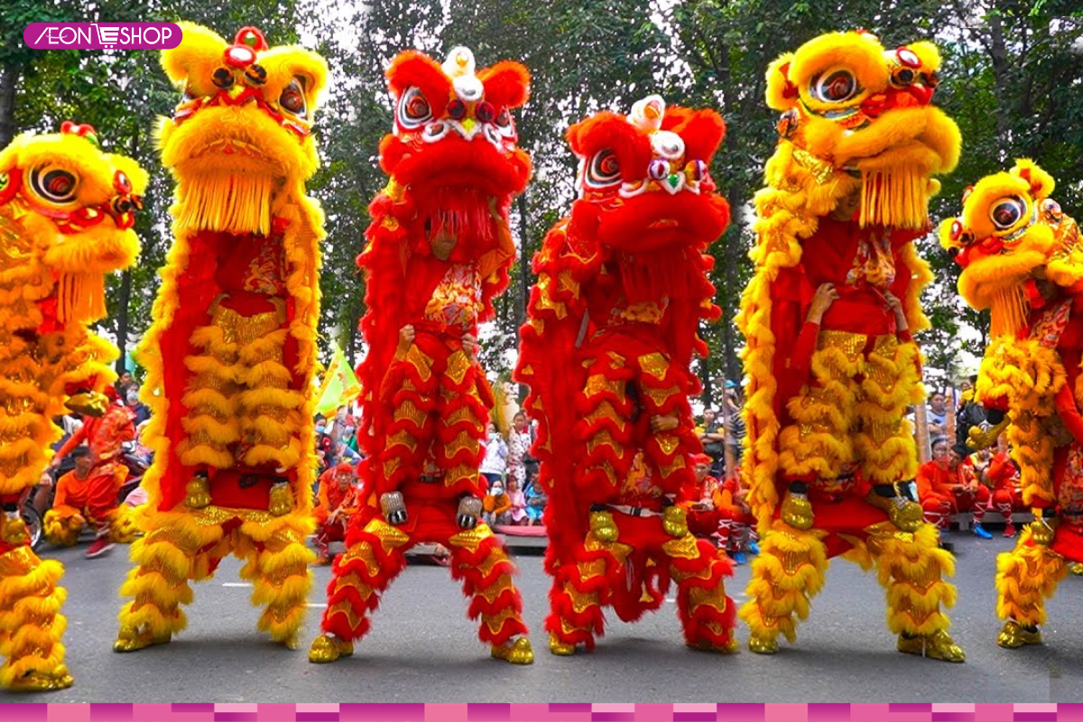 Hoạt động múa lân được xem như xua đuổi vận rủi và mời gọi vận may