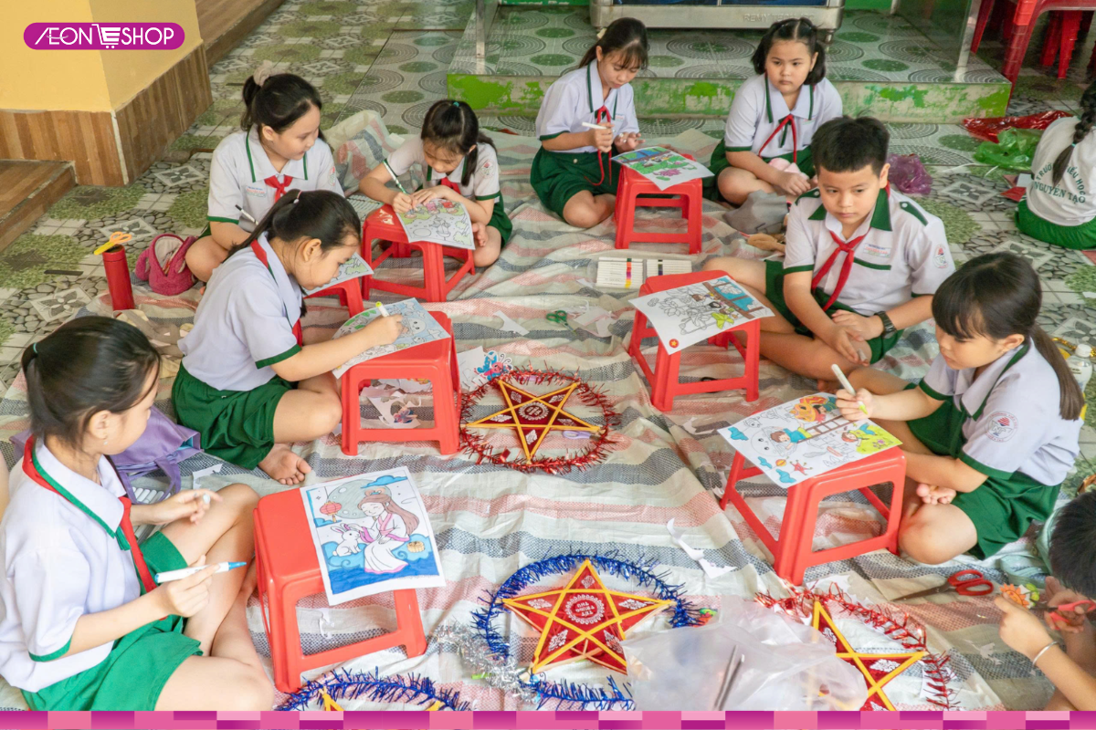 Làm đồ chơi, đèn lồng giúp trẻ sáng tạo theo ý thích mỗi dịp trung thu