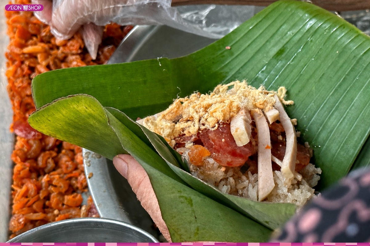 Món xôi mặn cuốn lá chuối giản dị hấp dẫn