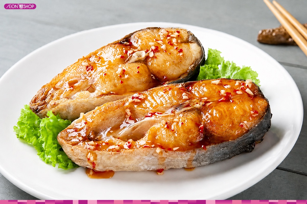 Đĩa cá basa chiên nước mắm tỏi ớt vàng ươm đẹp mắt