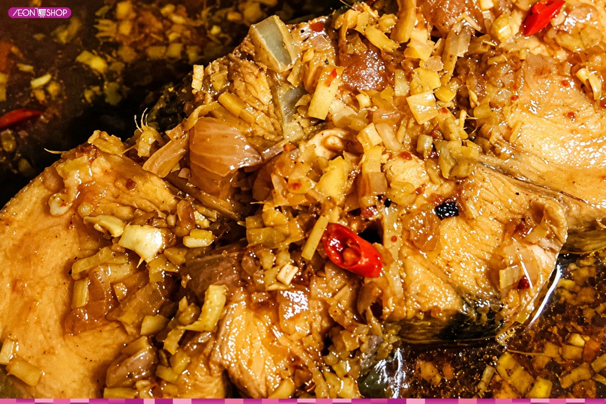 Cá đuối kho nghệ vàng óng bắt mắt