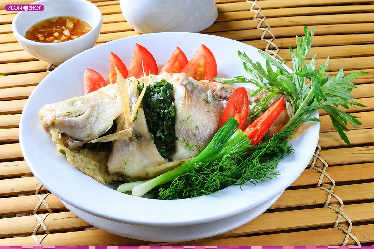 Đầu cá mè hấp cùng ngải cứu thơm nóng