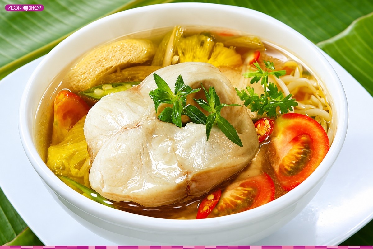 Canh chua cá mè hoa nấu cùng dứa