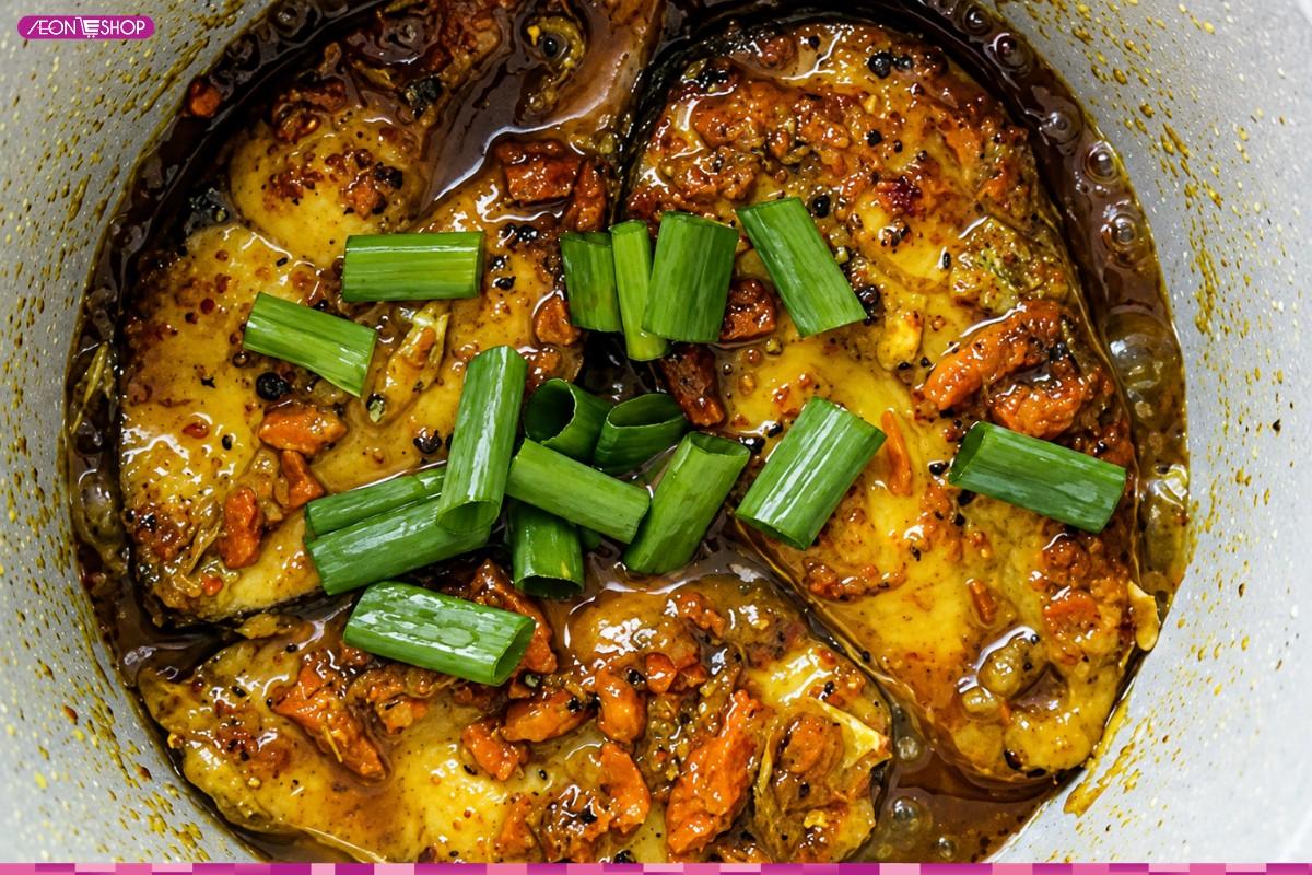 Cá mè kho nghệ vàng thơm đậm vị
