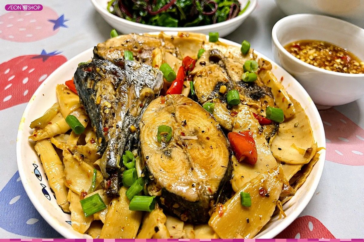 Cá ngừ kho măng tươi đậm đà