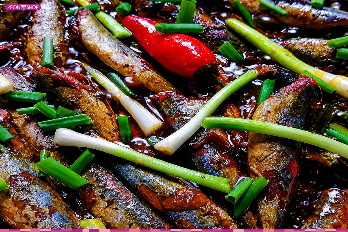 Cá nục kho keo với nước sốt sánh đậm