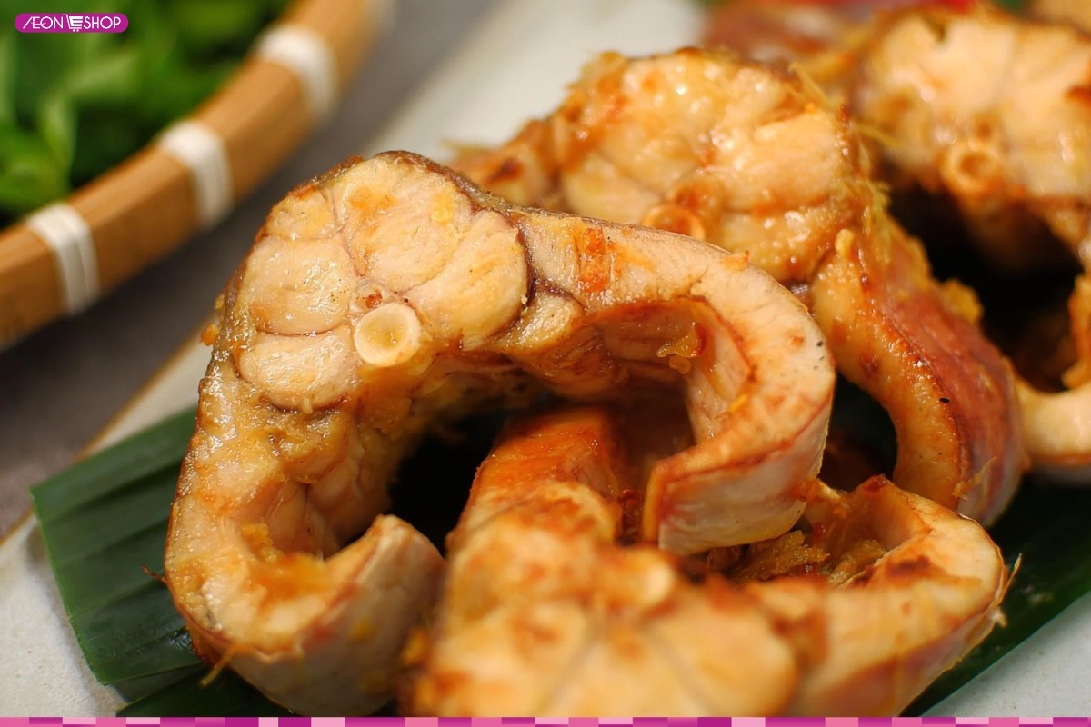 Cá tầm nướng muối ớt là món ăn hấp dẫn với thịt cá săn chắc và hương vị đậm đà (Nguồn: Sưu tầm)