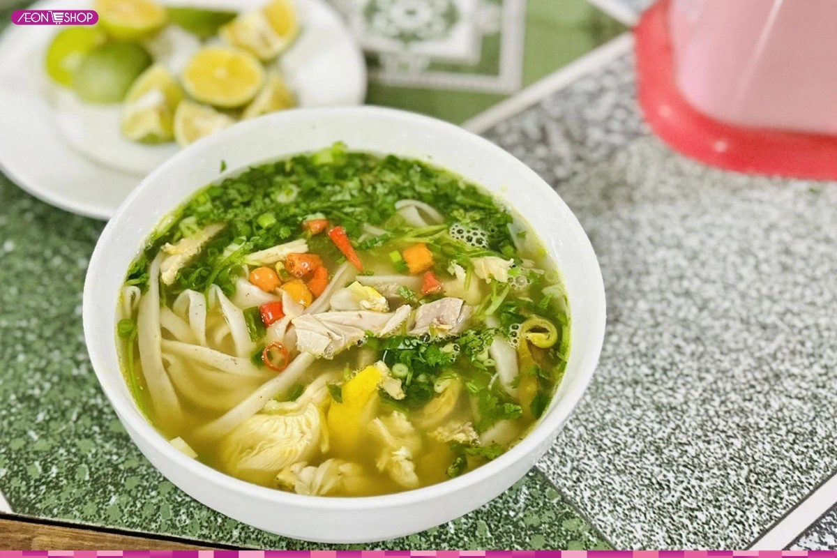 Phở gà Tráng Kìm
